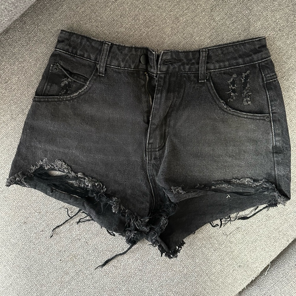 Distressed Black Denim Princess Polly Shorts • size 6